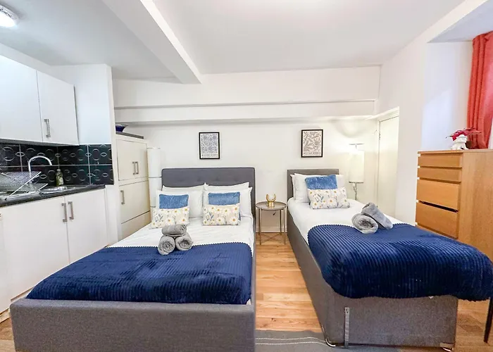 Detached House With Free Parking In Little Venice Near Paddington Hyde Park