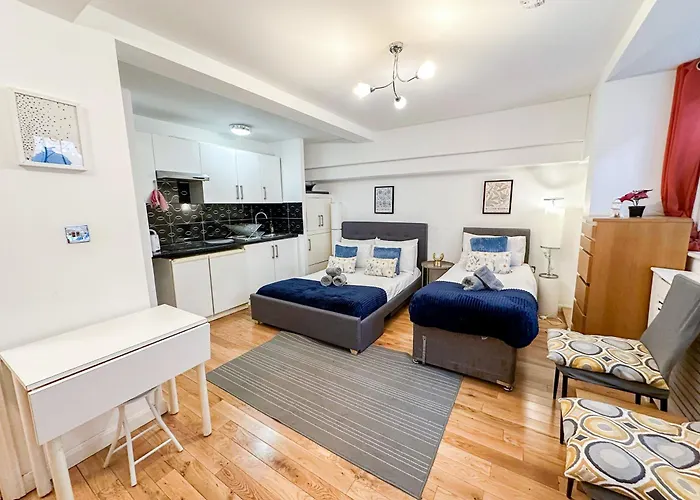 Detached House With Free Parking In Little Venice Near Paddington Hyde Park
