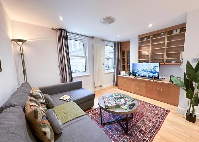 Detached House With Free Parking In Little Venice Near Paddington Hyde Park