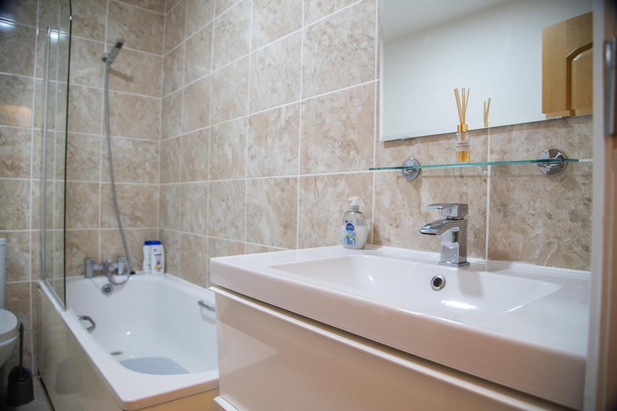 Detached House With Free Parking In Little Venice Near Paddington Hyde Park Apartment