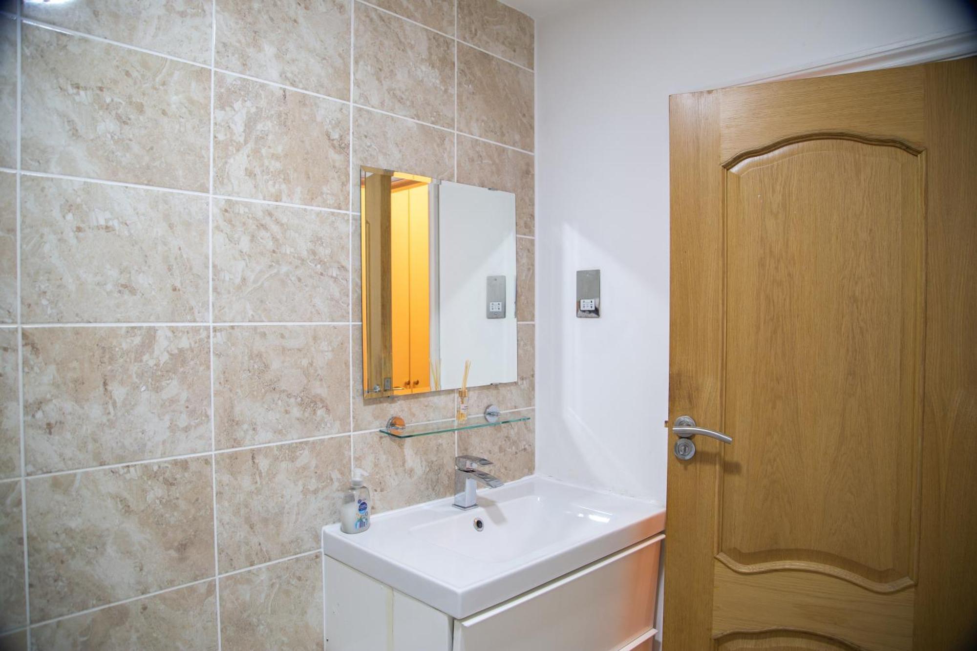Detached House With Free Parking In Little Venice Near Paddington Hyde Park London