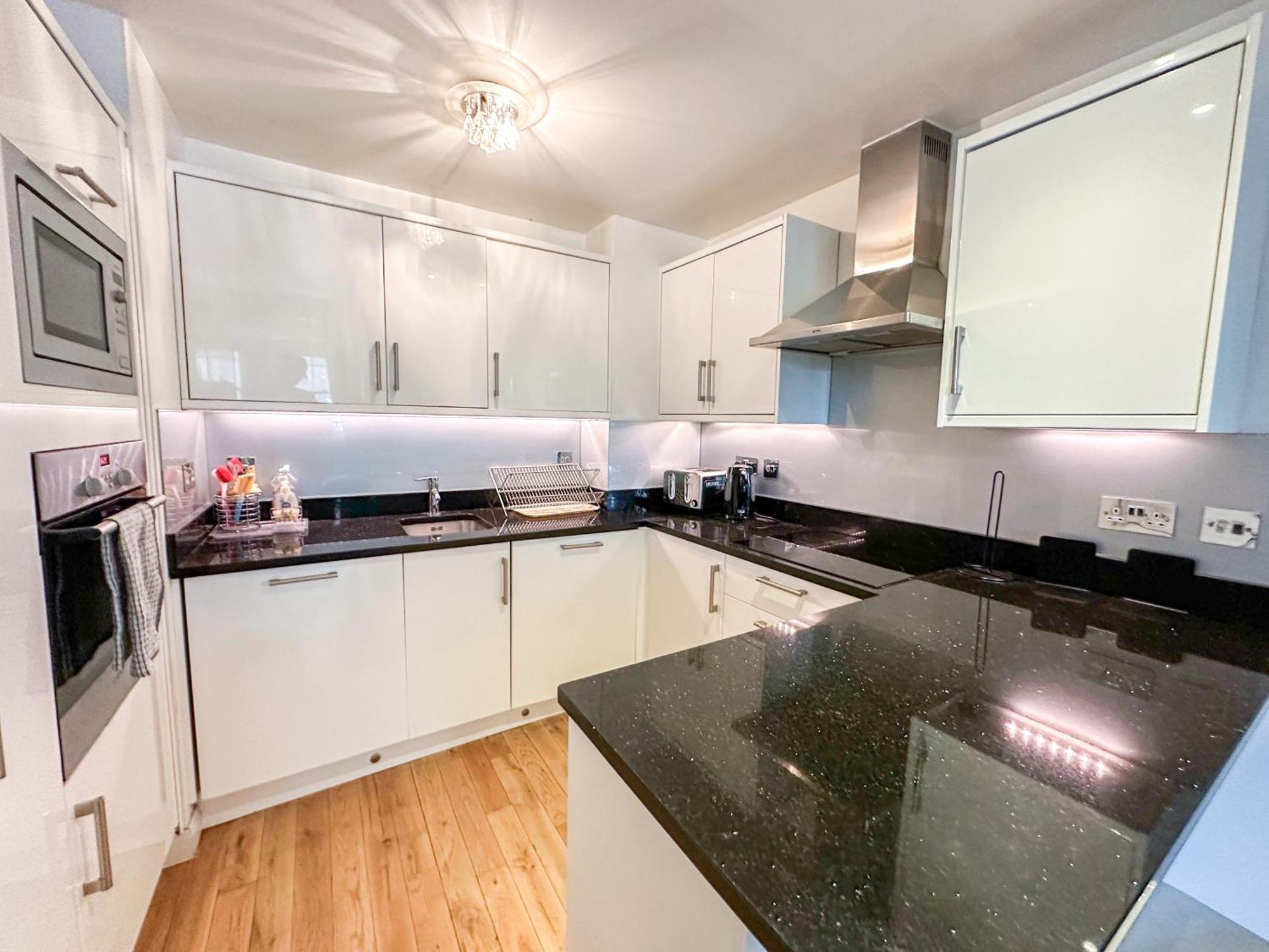 Detached House With Free Parking In Little Venice Near Paddington Hyde Park Apartment London