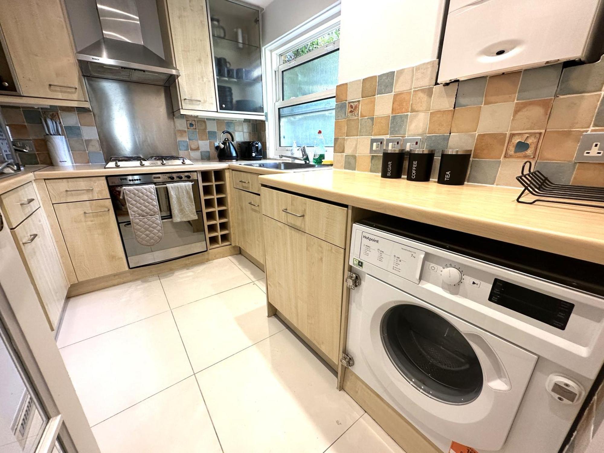Detached House With Free Parking In Little Venice Near Paddington Hyde Park Apartment