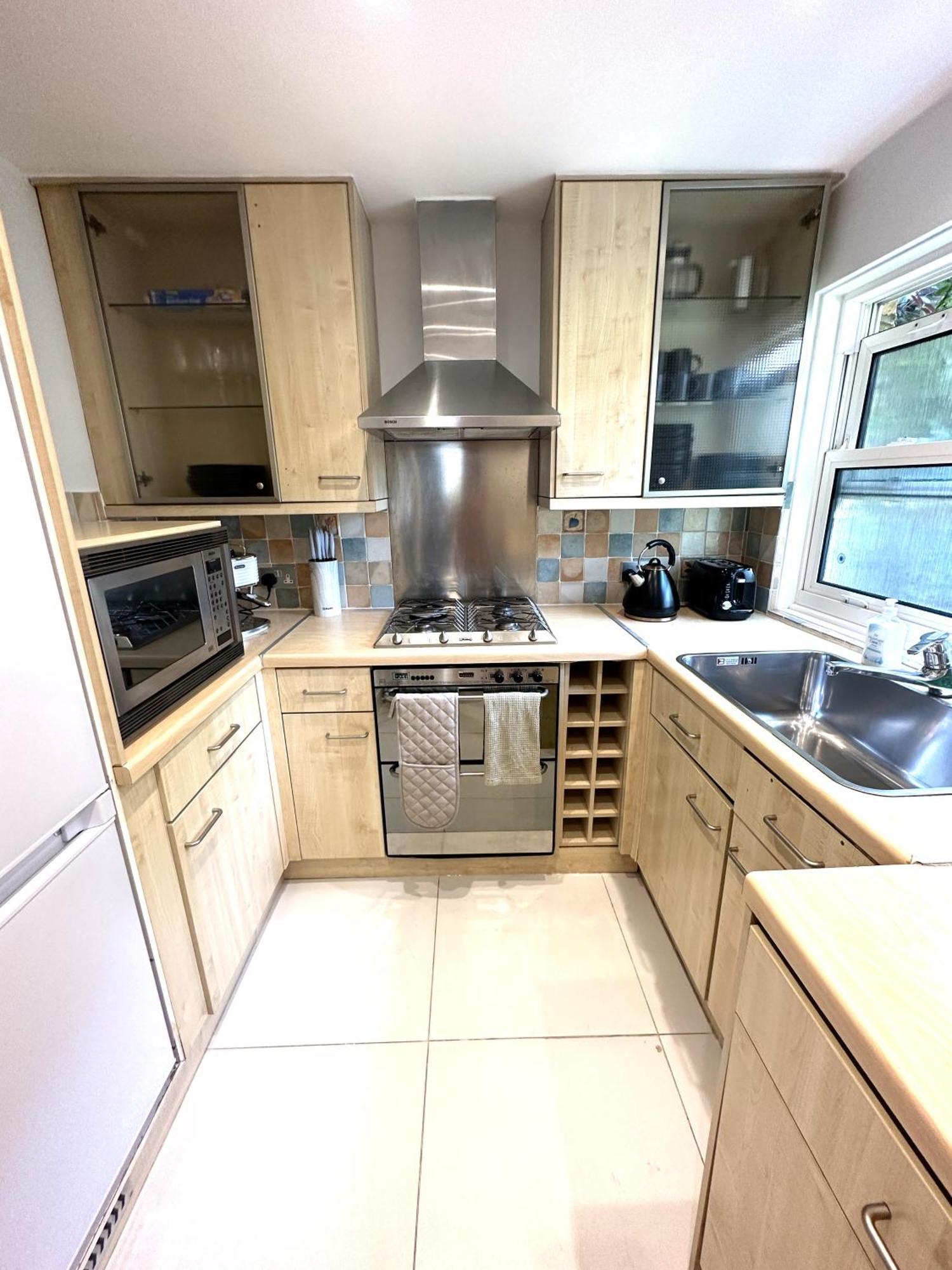Detached House With Free Parking In Little Venice Near Paddington Hyde Park Apartment