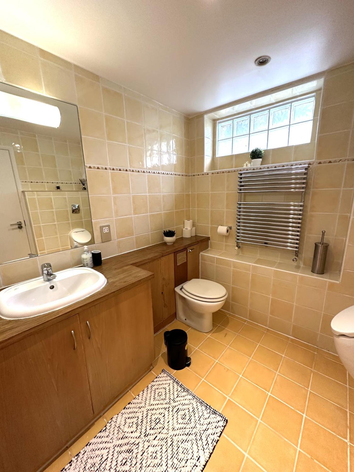 Detached House With Free Parking In Little Venice Near Paddington Hyde Park Apartment