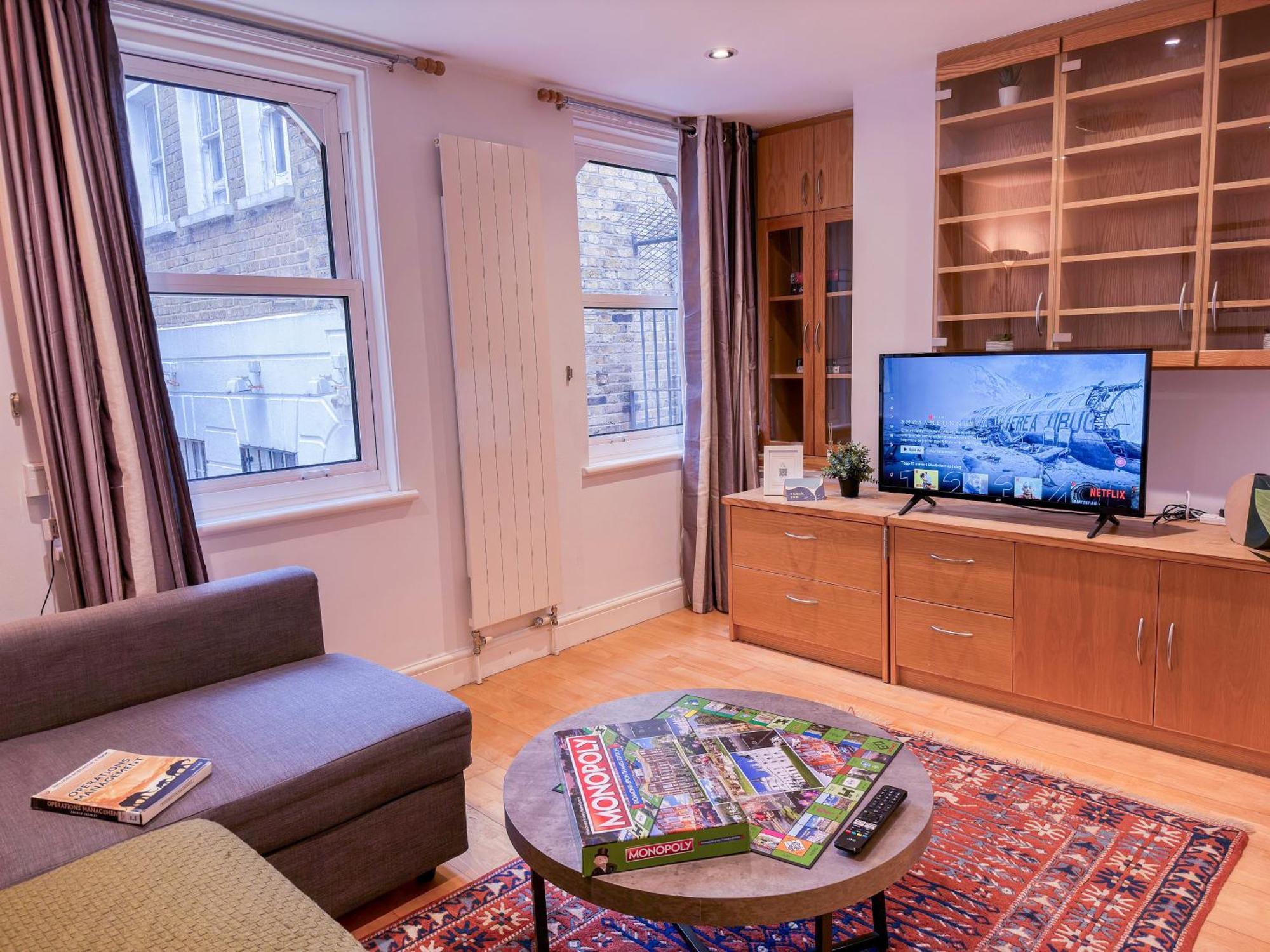 Detached House With Free Parking In Little Venice Near Paddington Hyde Park London