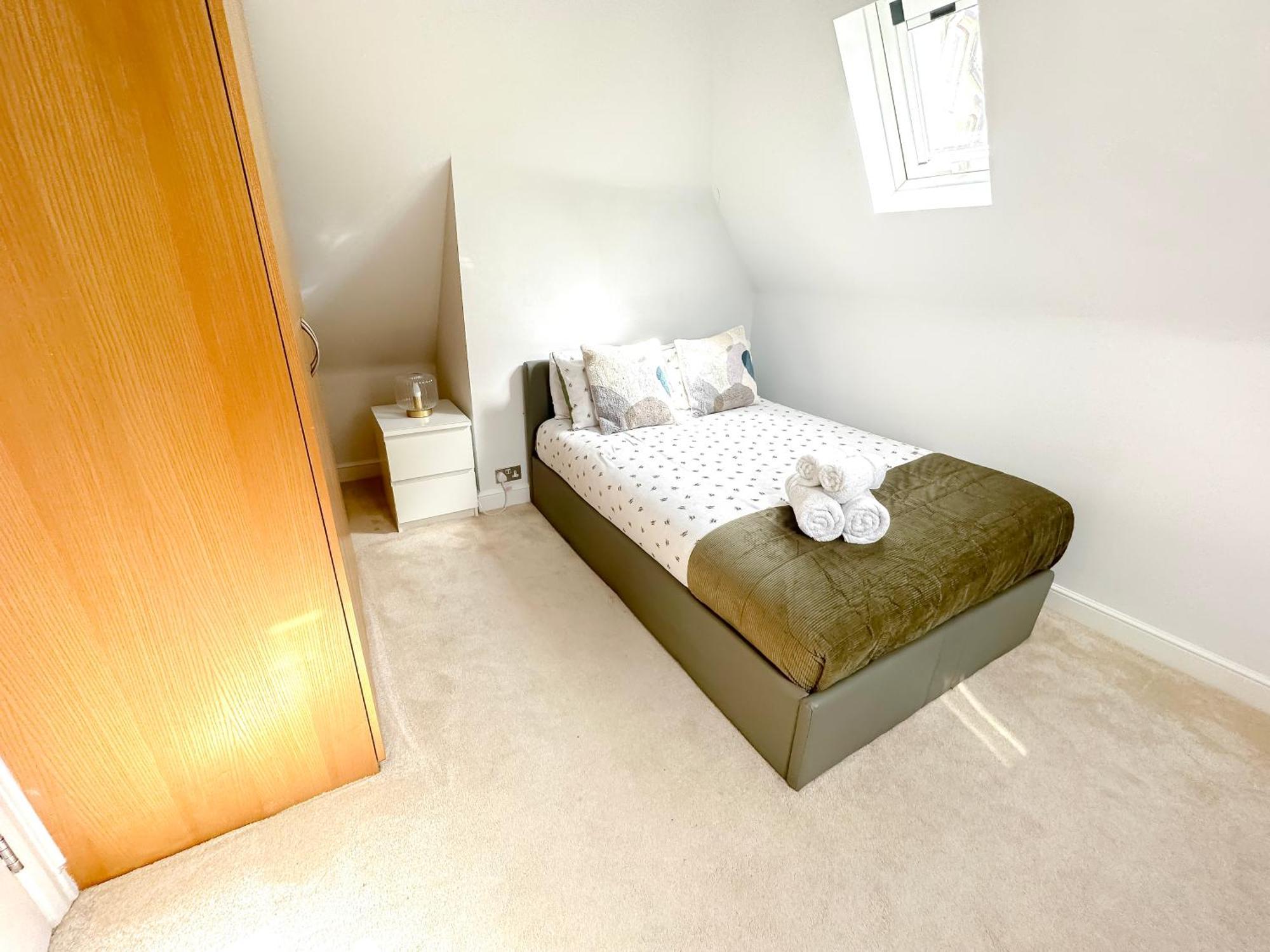Detached House With Free Parking In Little Venice Near Paddington Hyde Park
