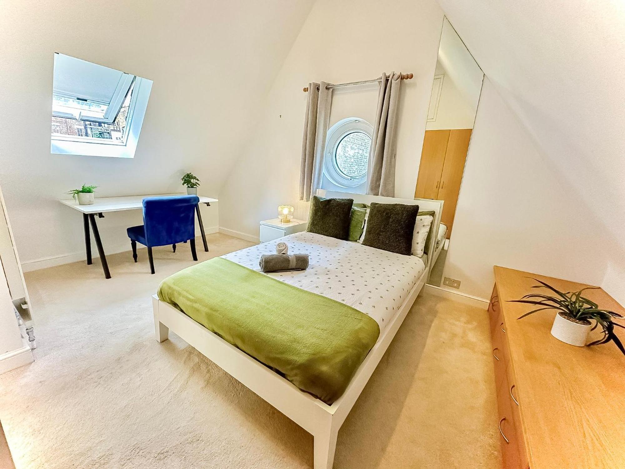 Detached House With Free Parking In Little Venice Near Paddington Hyde Park Apartment *